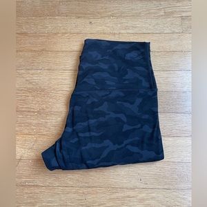 Lululemon Camo aligns 25”